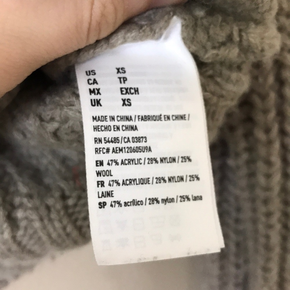 American Eagle Crop Turtleneck Sweater - Picture 3 of 3